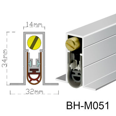 T dá forma à porta que automática os selos inferiores para a redução de Noice da porta do metal deixam cair para baixo as tiras de borracha