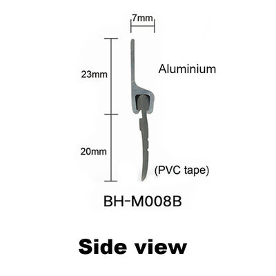 O parafuso fixou a tira inferior do selo da porta da altura de 43mm com borracha do PVC