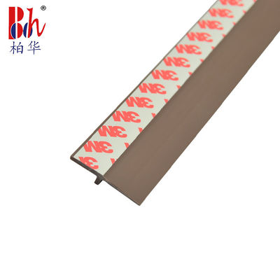 Co - selo inferior expulso da porta do Pvc de Brown com descascamento de tempo da porta da garagem da fita autoadesiva de 3M