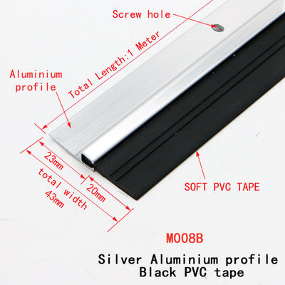 O parafuso fixou a tira inferior do selo da porta da altura de 43mm com borracha do PVC